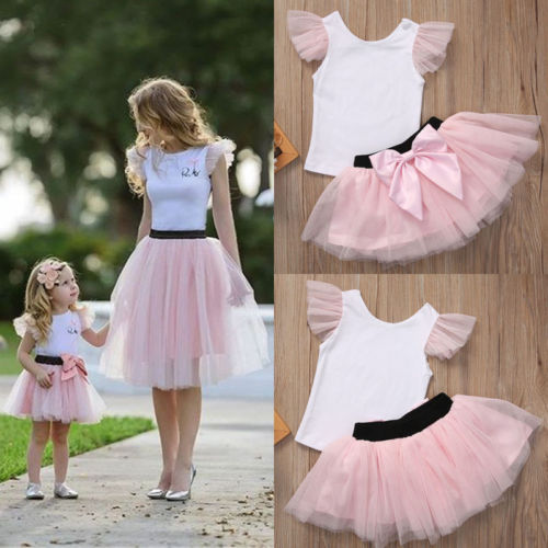 Coordinated Mummy, Baby, and Girls Outfits with Short Sleeve Tops and Tutu Skirts for a Picture-Perfect Look 📸💖👩‍👶👧